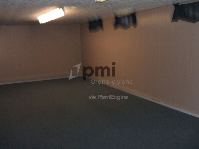 Building Photo - 31 Sickles Dr