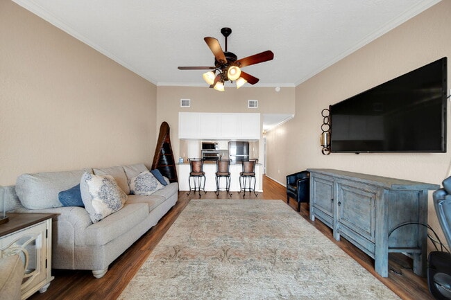 Building Photo - Welcome to your lakeside sanctuary in the gated Lake Pointe condominium community on Lake Conroe....