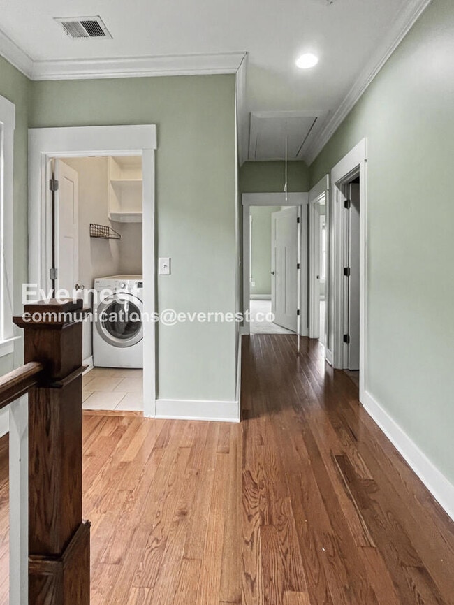 Building Photo - 1306 Pillow St