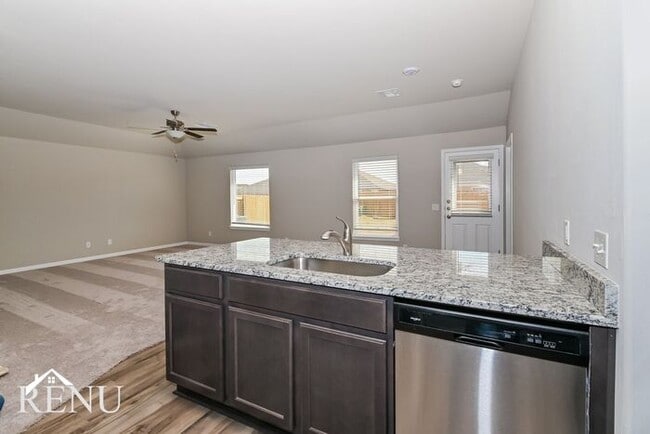 Building Photo - 1705 Maroon Dr