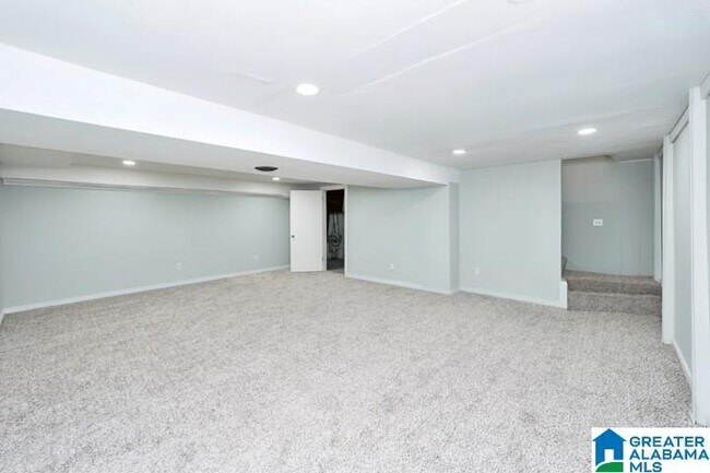 Building Photo - 1327 3rd Ave SW