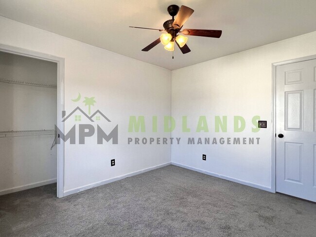 Building Photo - 492 Denman Loop