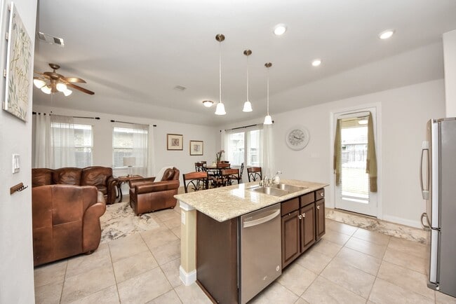 Building Photo - 8806 Chapada Highlands Dr