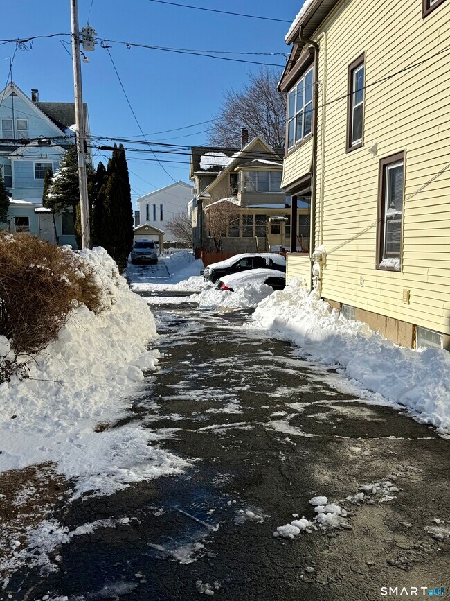 Building Photo - 168 Alfred St