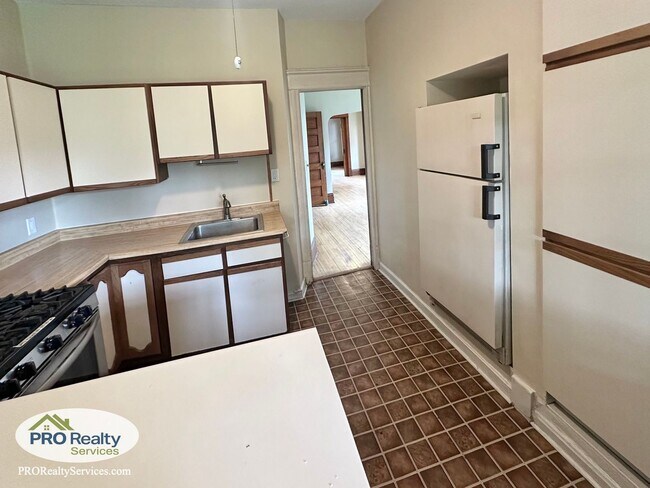 Building Photo - Charming 2 Bedroom Apartment in Northeast ...