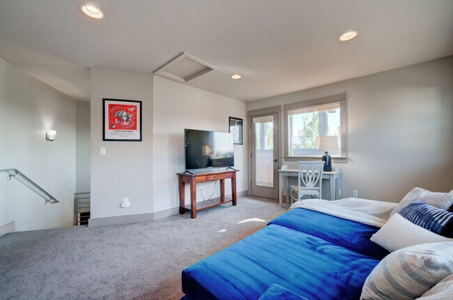 Building Photo - 2338 Gallatin Green Blvd