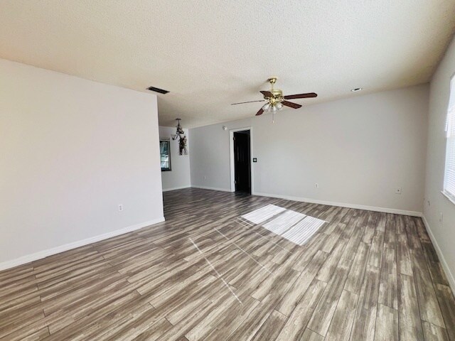Building Photo - Elegant 3-Bed, 2-Bath Home in Prime Orland...
