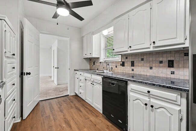 Building Photo - 3407 Tipps Dr