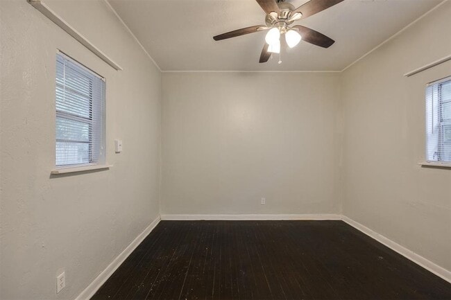 Building Photo - 2611 N Shartel Ave