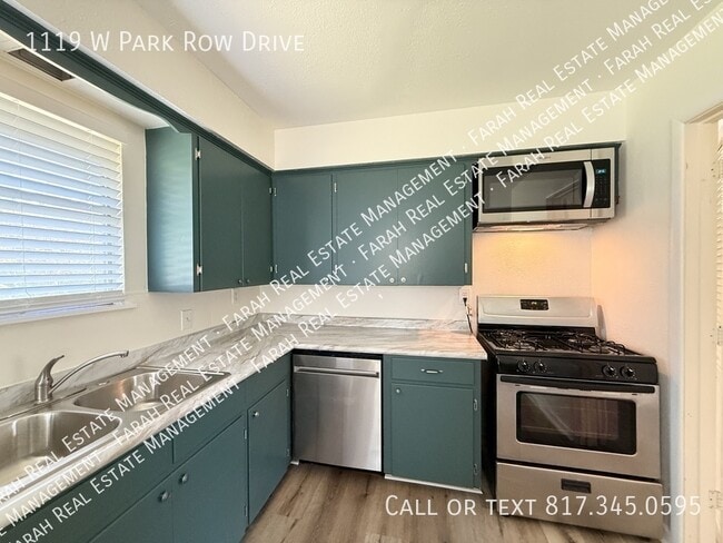 Building Photo - 1119 W Park Row Dr