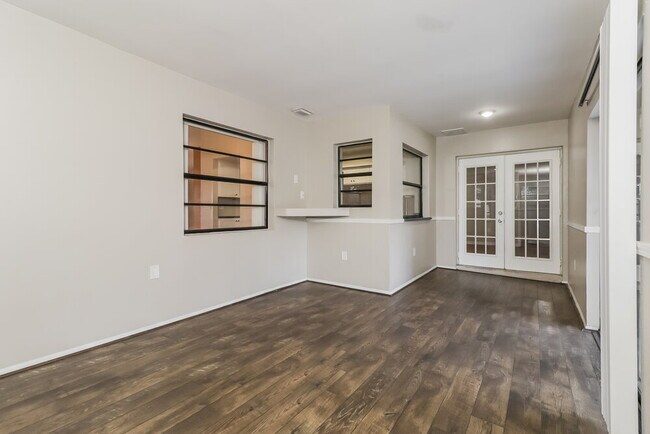 Building Photo - 8533 Gum Tree Ave