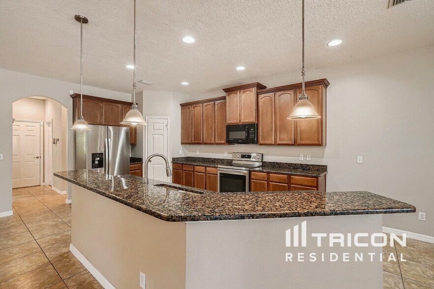 Building Photo - 11767 Summer Springs Dr