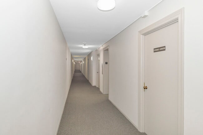 Building Photo - 1475 Rebecca Dr