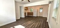 Building Photo - 3230 W Shadowlawn Ave NE
