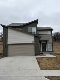 Building Photo - Luxury Homes in West Des Moines - RENT SPECIAL!