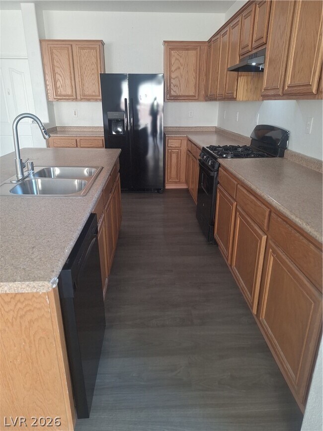 Building Photo - 304 Raptors View Ave