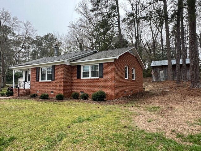 Building Photo - 3 Bedroom 1.5 Bathroom House for rent