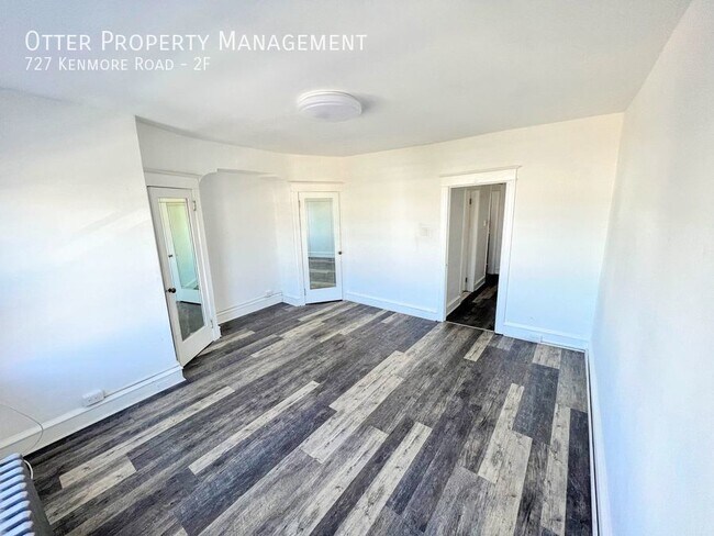 Building Photo - 727 Kenmore Rd