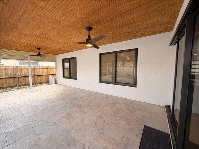 Building Photo - 1462 SW 25th Ave