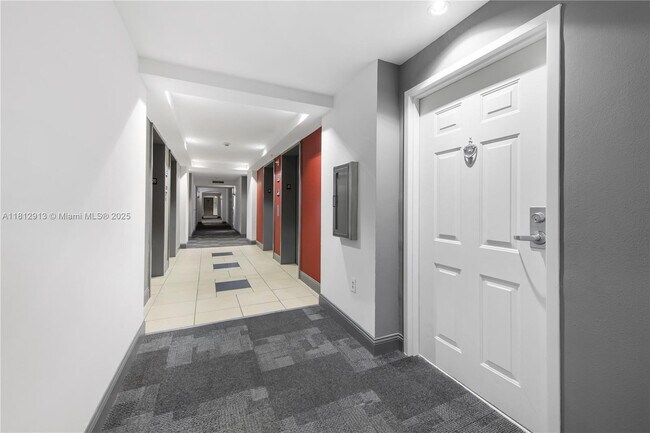 Building Photo - 1155 Brickell Bay Dr