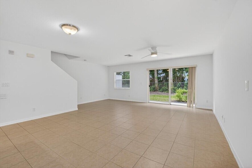 Building Photo - 16206 Sierra Palms Dr