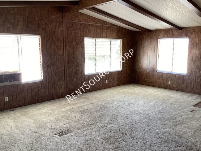 Building Photo - San Bernardino County Rental located in Ne...