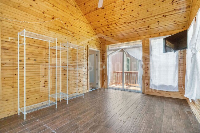 Building Photo - 3 Bedroom/2 Bath Duplex in Stonebridge Vil...