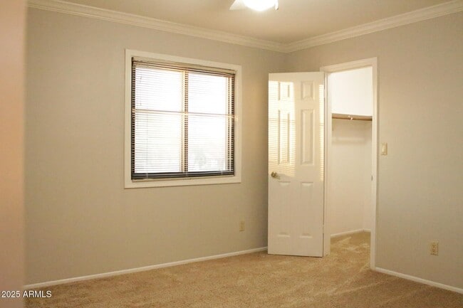 Building Photo - 450 E Barbara Dr