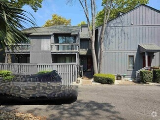 Building Photo - 404 71st Ave N