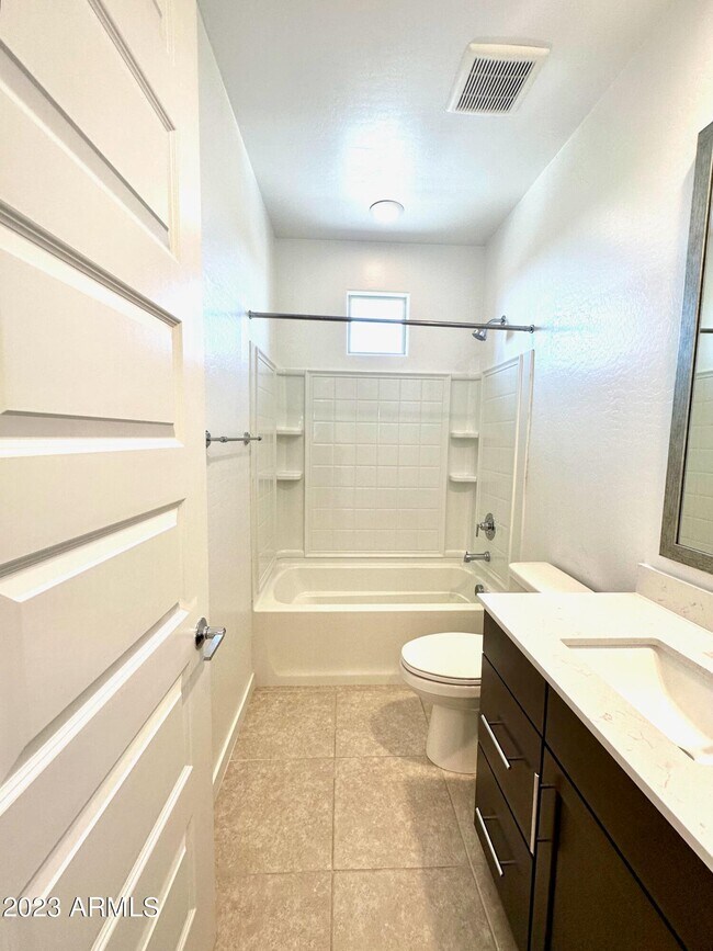 Building Photo - 4100 S Pinelake Way