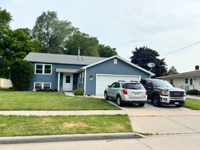 Upstairs unit with 1 garage space - 1044 W 10th Ave