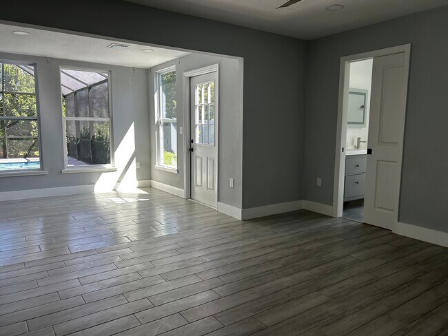Building Photo - 3024 Woodpine Cir