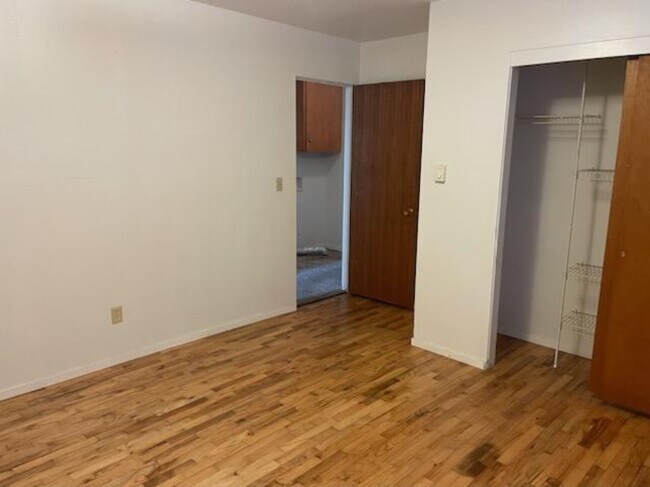 Bedroom 1 - 1104 S 40th Ave