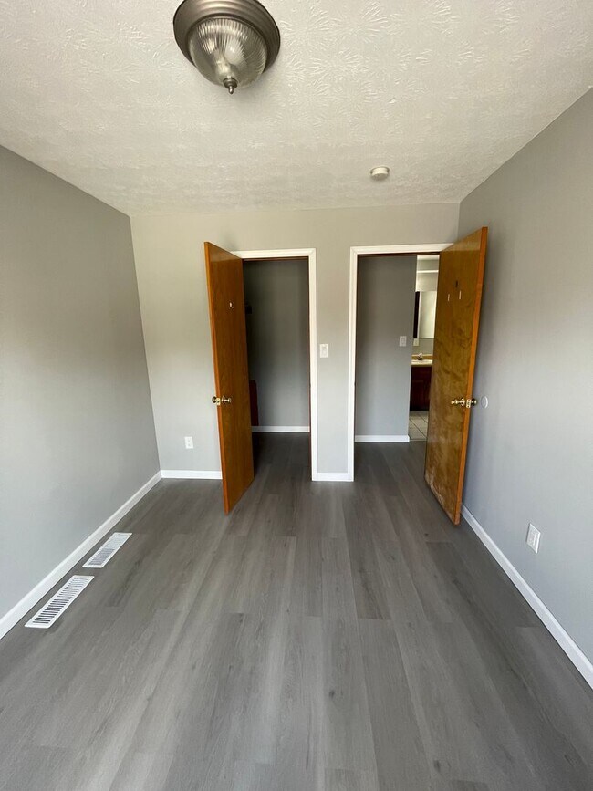 Building Photo - (22) 98-100 Woodruff Avenue