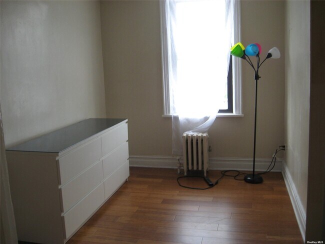 Building Photo - 266 Jericho Turnpike