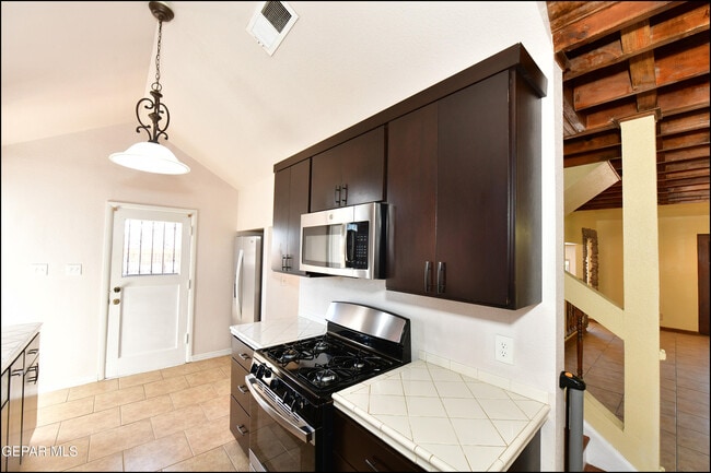 Building Photo - 908 Bolivia St