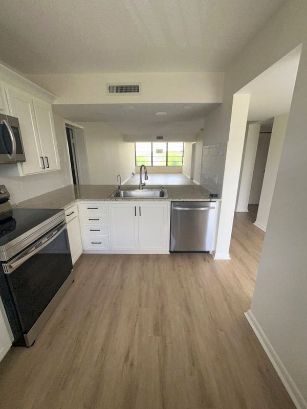 Building Photo - 3640 Whitehall Dr