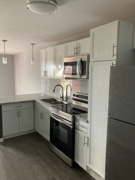 Building Photo - 2109 Kerria Ave