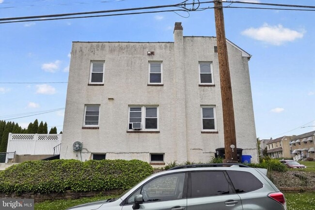 Building Photo - 439 E 11th Ave