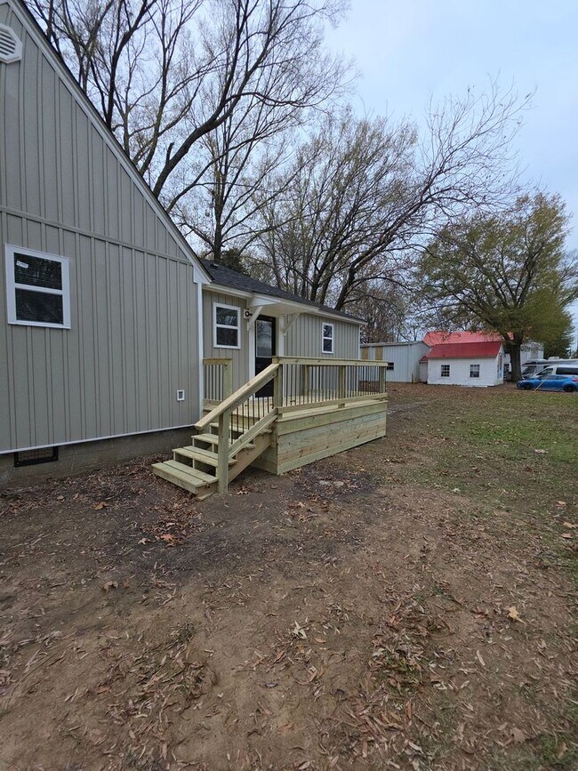 Building Photo - 1315-1317 N. Boston Pl