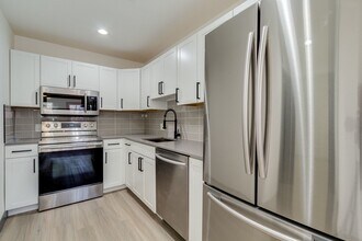 Building Photo - Two Bedroom in Old Town Scottsdale - Sparking Pool!