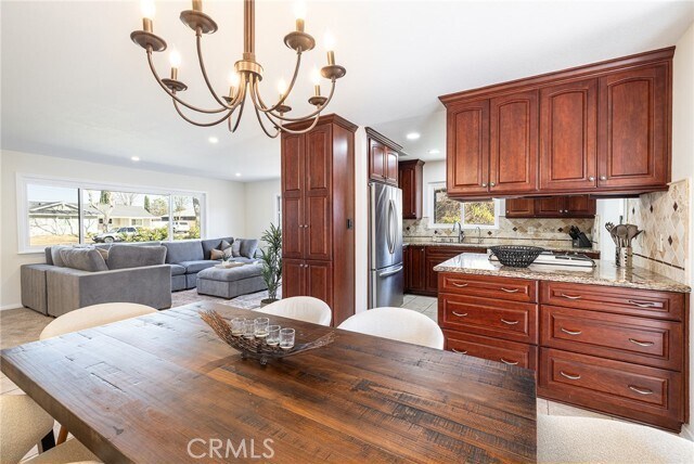 Building Photo - 2206 Stinson St