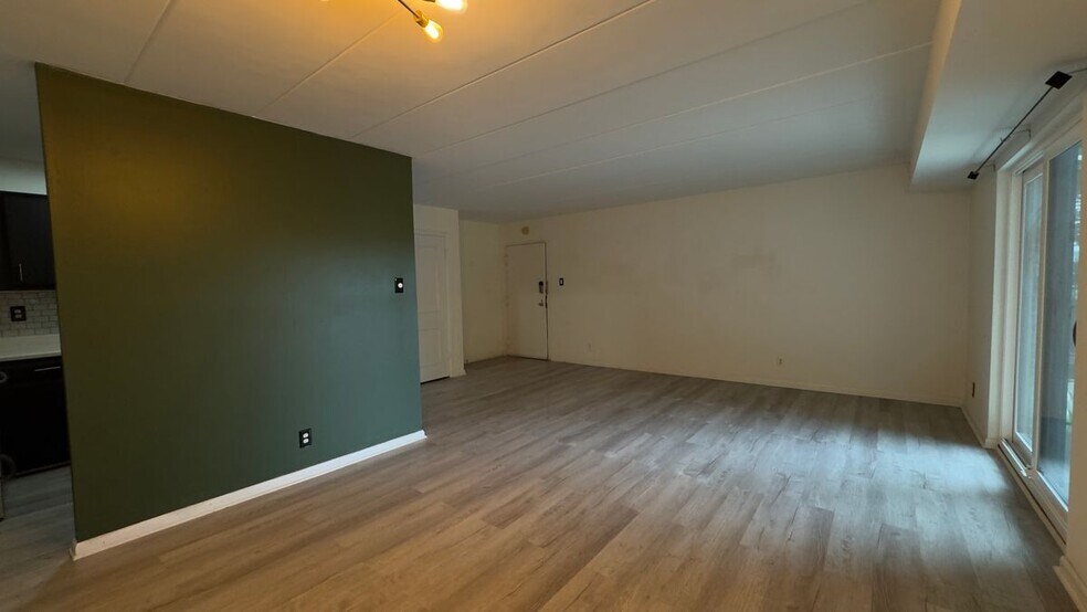 Building Photo - 6270 Edsall Rd