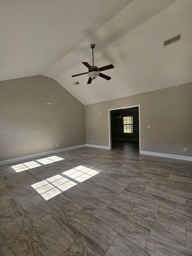 Building Photo - Blbell