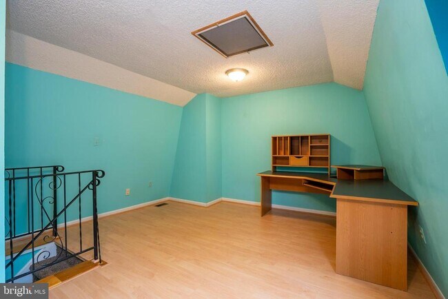 Building Photo - 16 Thoreau Dr