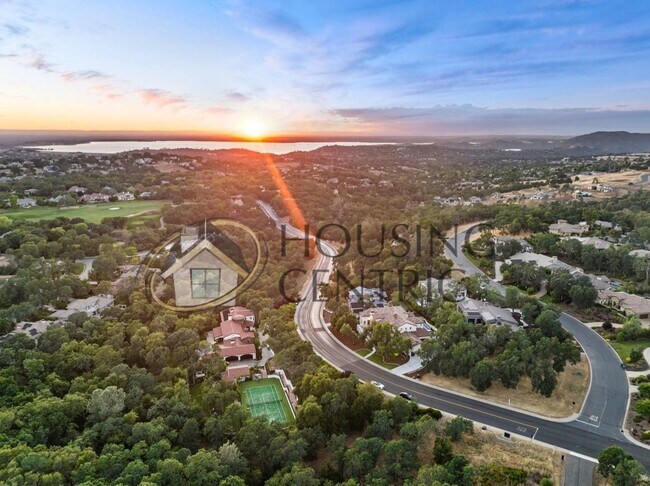 Building Photo - Breathtaking Luxury Custom Rental in Guard Gated Serrano Golf Community!!