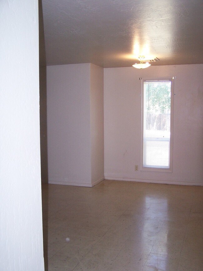 Building Photo - 2405sw31