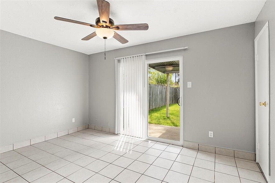 Master Bedroom - 5406 Rivergate Dr