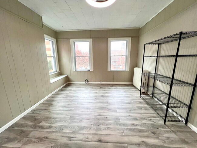 Building Photo - 259-261 N. Dithridge Street (Full Service)