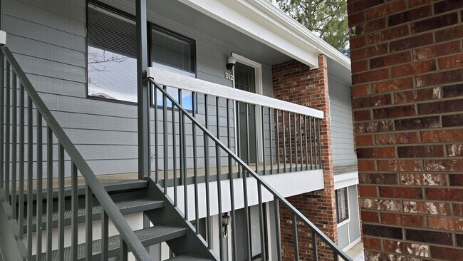 Building Photo - Renovated 2-Bedroom Condo Near CU